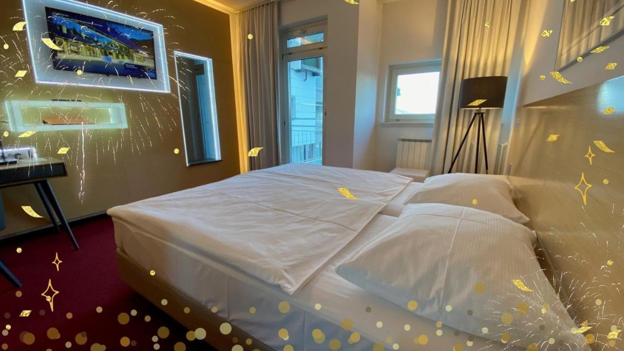 Double Room,1329477656:JPEG
